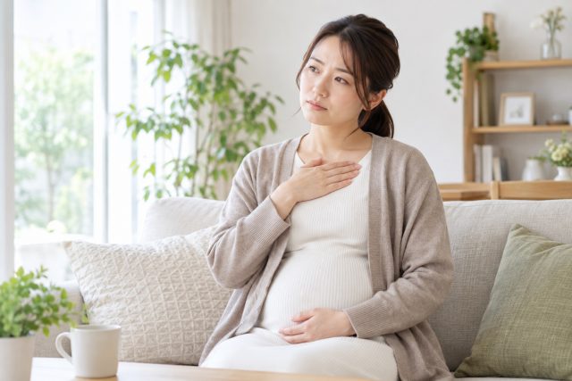 妊娠中に胸が痛い時は？乳房の張りと胸痛の違い・受診目安